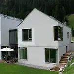 Laudinella - *