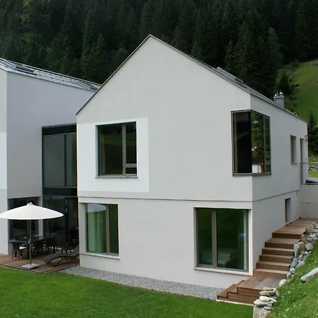 Laudinella - *